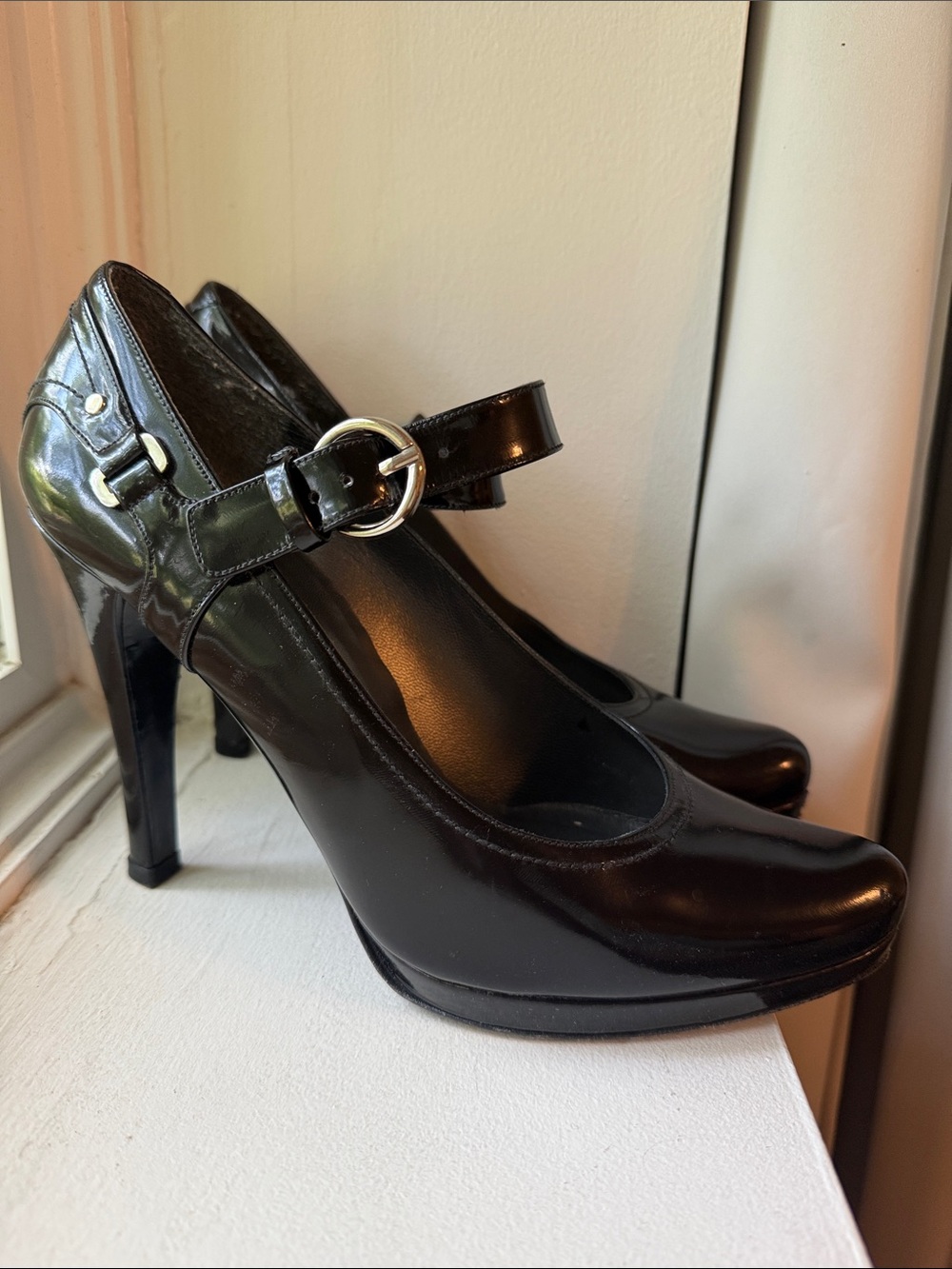 Vintage Mary Jane High Heel Pumps with Buckle Strap